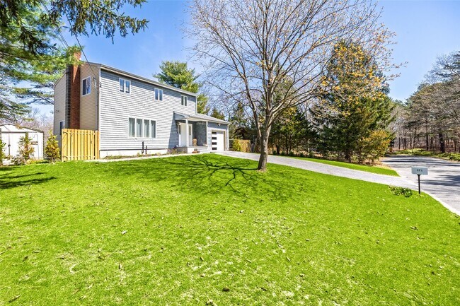 371 S River Rd in Calverton, NY - Building Photo - Building Photo