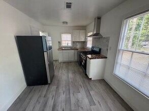 1836 Cook St in Shreveport, LA - Foto de edificio - Building Photo