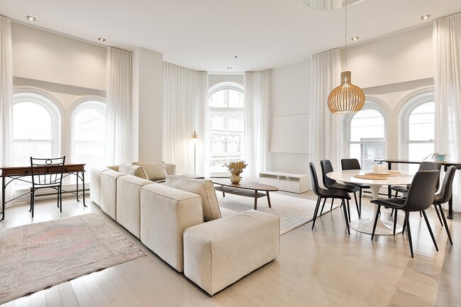 property at 750 Côte de la Place-d'Armes