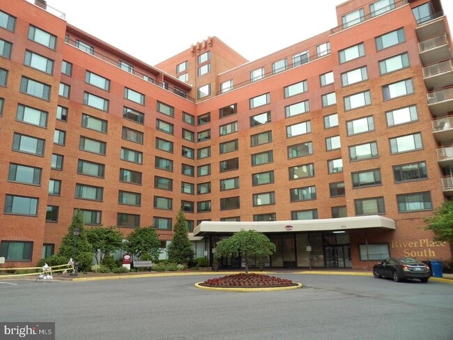 property at 1011 Arlington Blvd