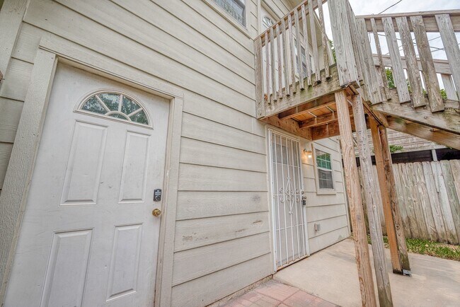 2051 Santa Rosa St-Unit -A in Houston, TX - Building Photo - Building Photo