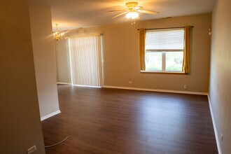 371 McGrath Dr in Oswego, IL - Building Photo - Building Photo