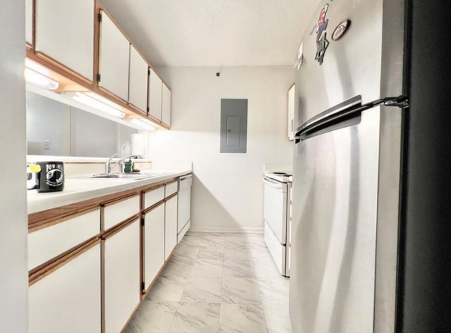 1230 University Ct-Unit -302 in Raleigh, NC - Building Photo - Building Photo