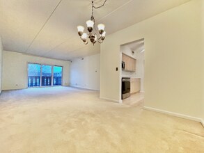 12900 W Heiden Cir in Lake Bluff, IL - Foto de edificio - Building Photo