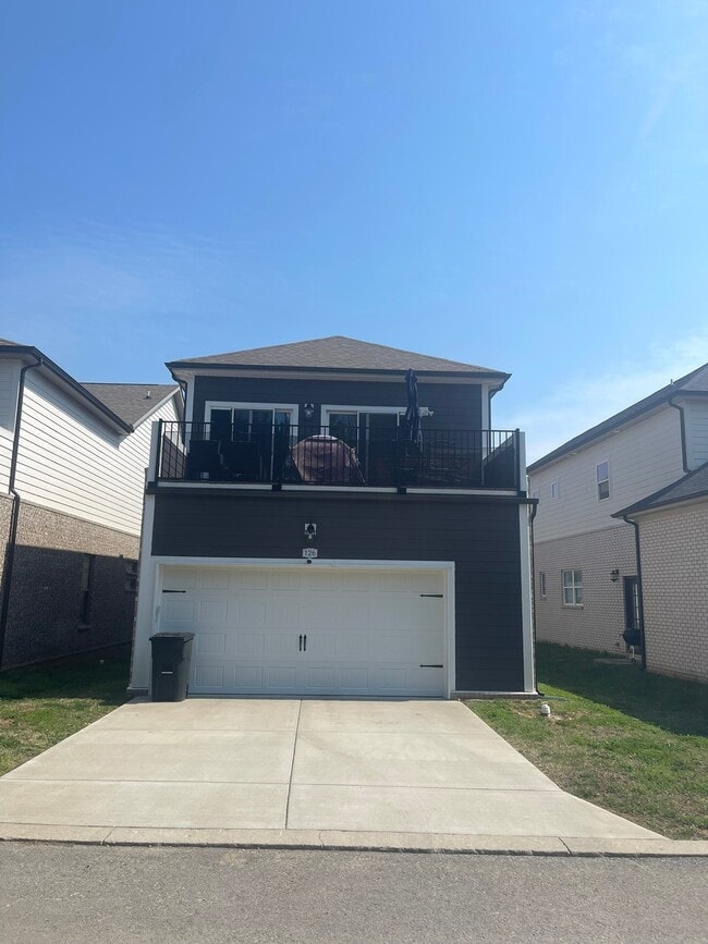 126 Oasis Dr in La Vergne, TN - Building Photo - Building Photo