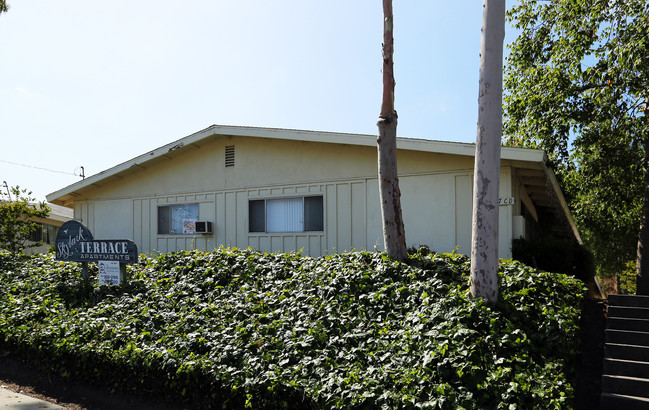 Skylark Terrace Apartments in Oceanside, CA - Foto de edificio - Building Photo