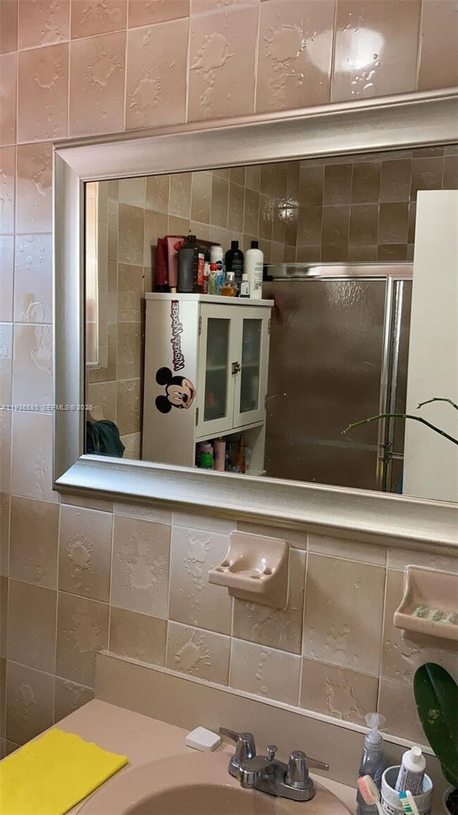 2102 SW 106th Ct in Miami, FL - Foto de edificio - Building Photo