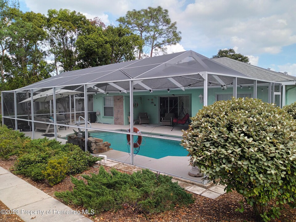 8513 Beach Rd in Spring Hill, FL - Building Photo