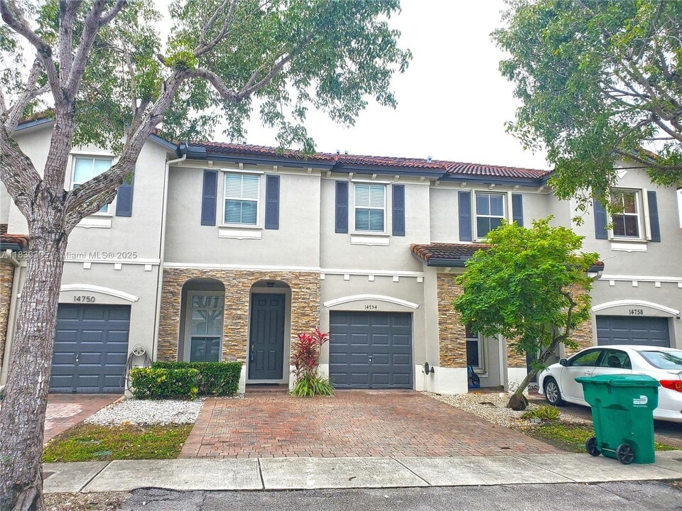 14754 SW 25th St in Miami, FL - Building Photo
