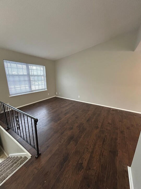 610 NE Lynn St in Lee's Summit, MO - Foto de edificio