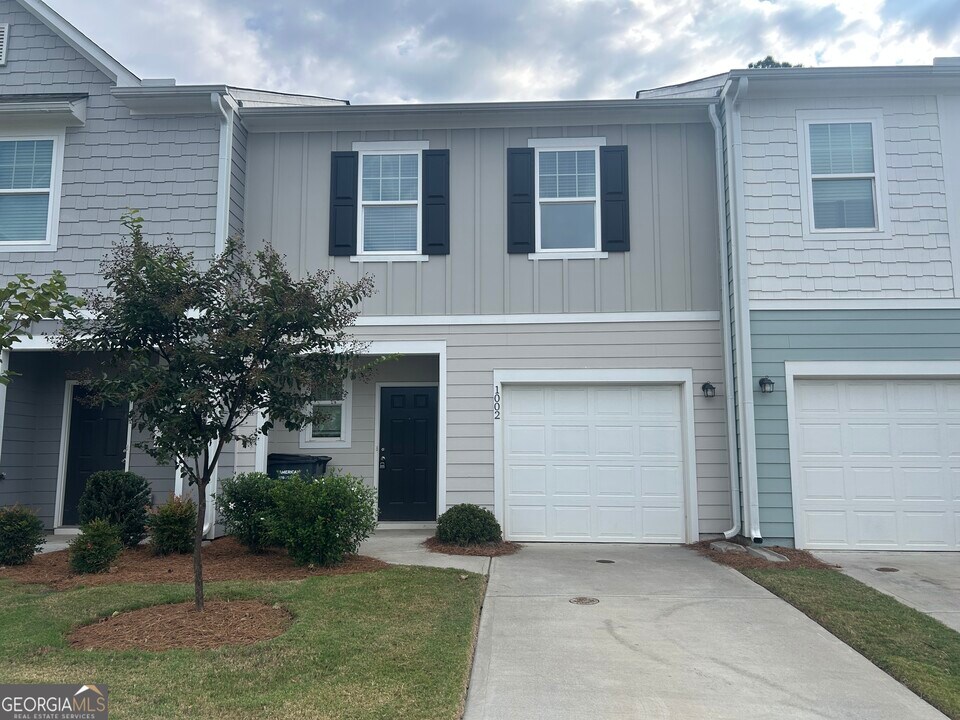 1002 Paddington Dr in Cartersville, GA - Building Photo
