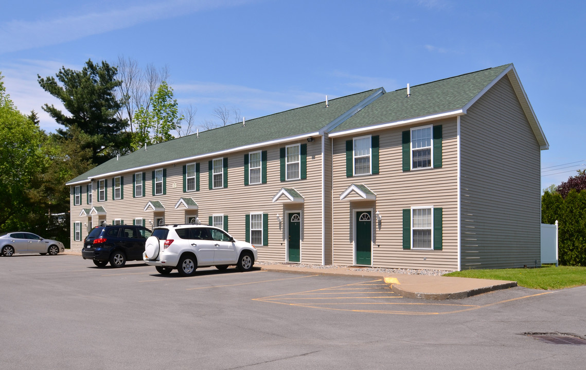 Lewiston Townhomes in New Hartford, NY - Building Photo