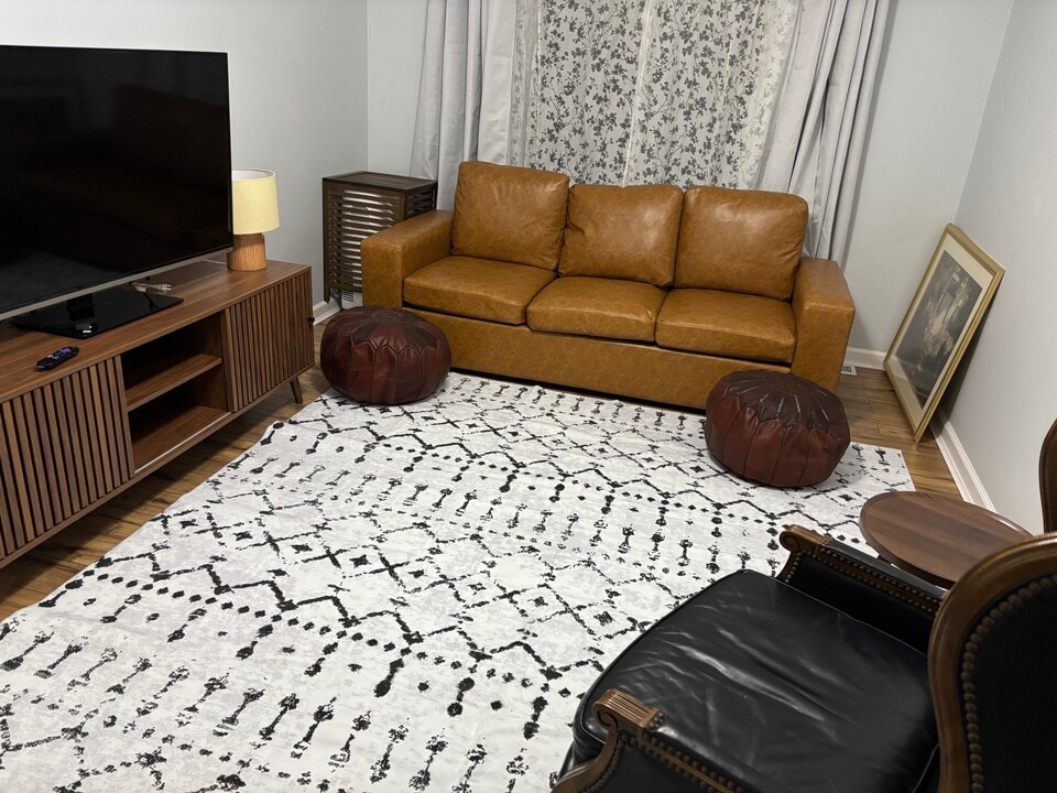 2475 E Maple Rd, Unit Furnished Penthouse Unit in Troy, MI - Building Photo