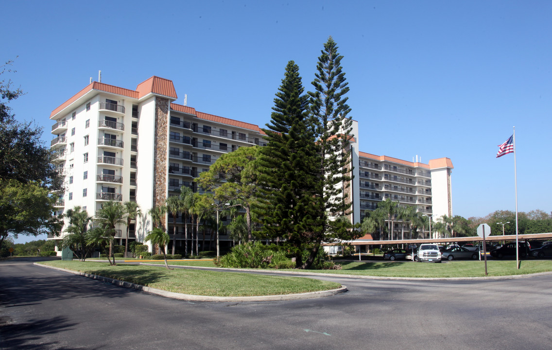 Otter Key Condominiums in St. Petersburg, FL - Foto de edificio