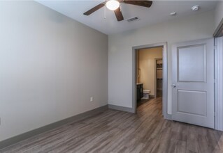 6520 Jamail Dr in Houston, TX - Building Photo - Building Photo