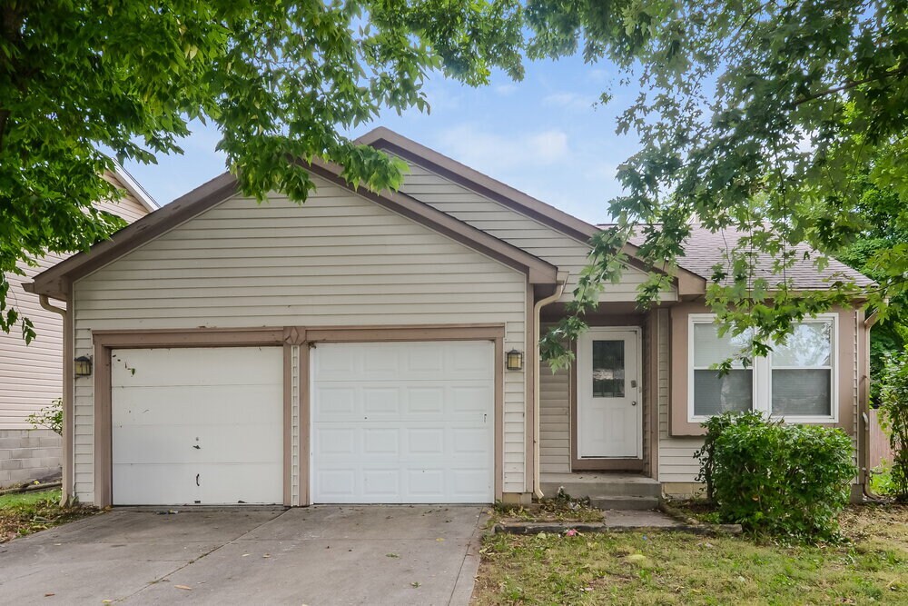 5722 Pilgrim Dr in Indianapolis, IN - Building Photo