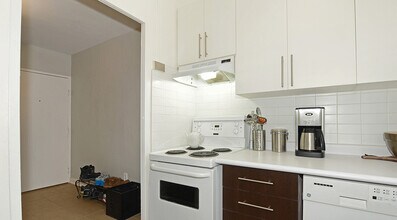 501 Mt Pleasant Rd in Toronto, ON - Building Photo - Building Photo