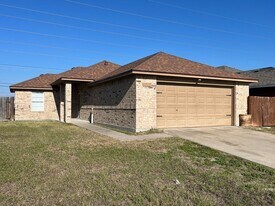 1838 El Monte St in Corpus Christi, TX - Building Photo