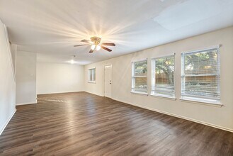 1105 Hermitage Dr in Austin, TX - Building Photo - Building Photo