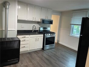 18 Ryan Ave in Bristol, RI - Building Photo - Building Photo