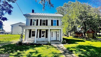 5241 Main St in Stephens City, VA - Building Photo