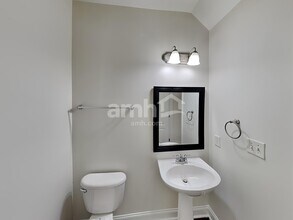 1684 Woods Ln in Denver, NC - Foto de edificio - Building Photo