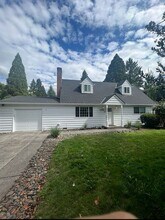 17898 Pilkington Rd in Lake Oswego, OR - Building Photo - Building Photo