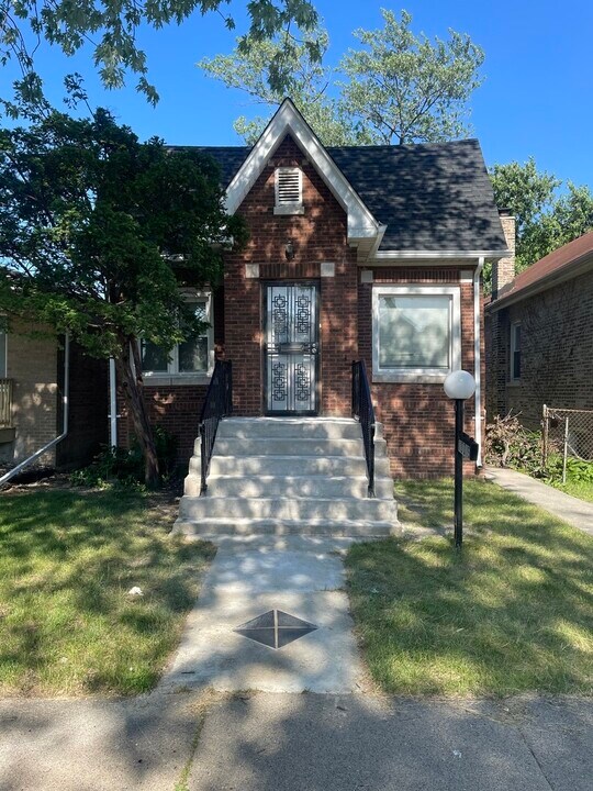 10015 S Princeton Ave in Chicago, IL - Building Photo