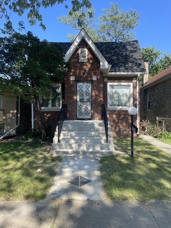 property at 10015 S Princeton Ave