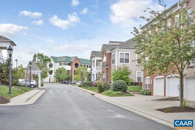 985 Glenwood Station Ln