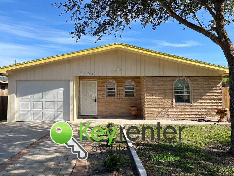 1104 Lee Cir in Edinburg, TX - Building Photo