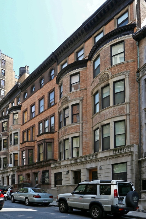 318 W 78th St in New York, NY - Building Photo