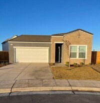 1096 Deerhorn Dr in Madera, CA - Building Photo