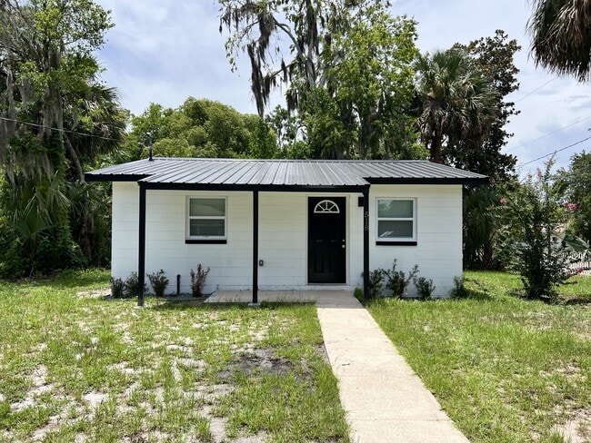 property at 518 N 10th St