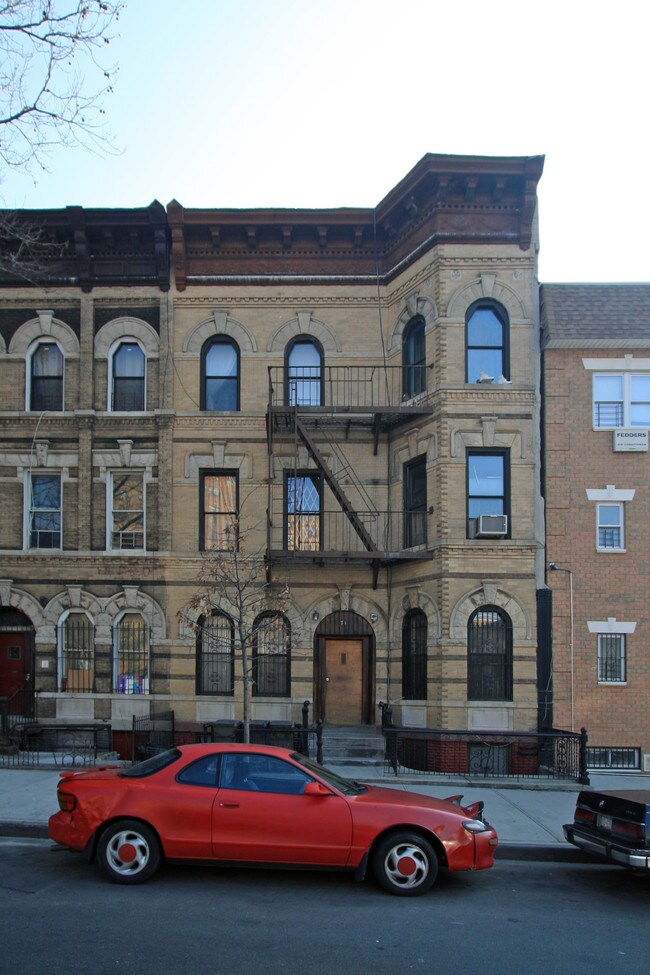 71 Stuyvesant Ave in Brooklyn, NY - Foto de edificio - Building Photo