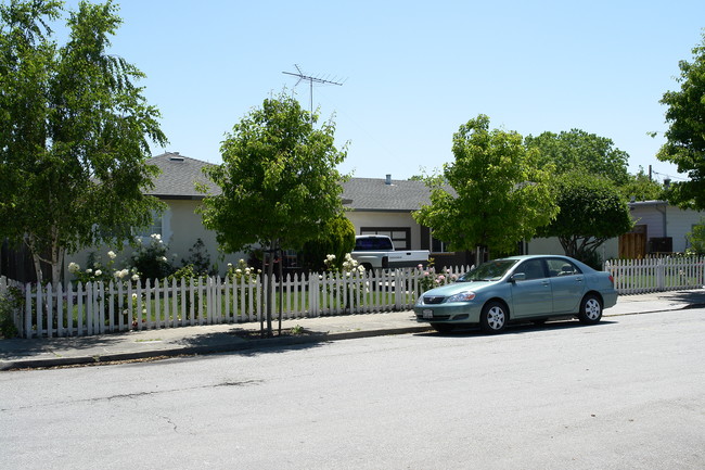 930-932 7th Ave in Redwood City, CA - Building Photo - Building Photo