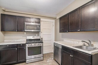 823 Oakland Dr in Kalamazoo, MI - Building Photo - Building Photo