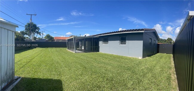11080 SW 62nd Terrace in Miami, FL - Foto de edificio - Building Photo
