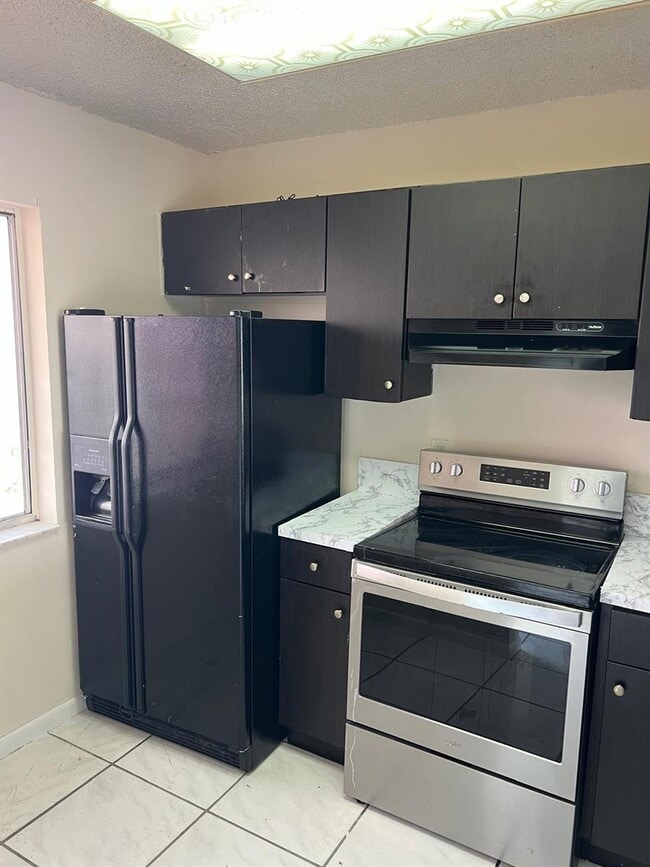 8600 N Sherman Cir, Unit 502 in Miramar, FL - Foto de edificio - Building Photo