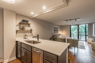 5940 N Sheridan Rd, Unit 301, in Chicago, IL - Building Photo - Building Photo