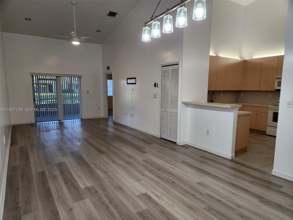 1213 NE 32nd Ave in Homestead, FL - Building Photo