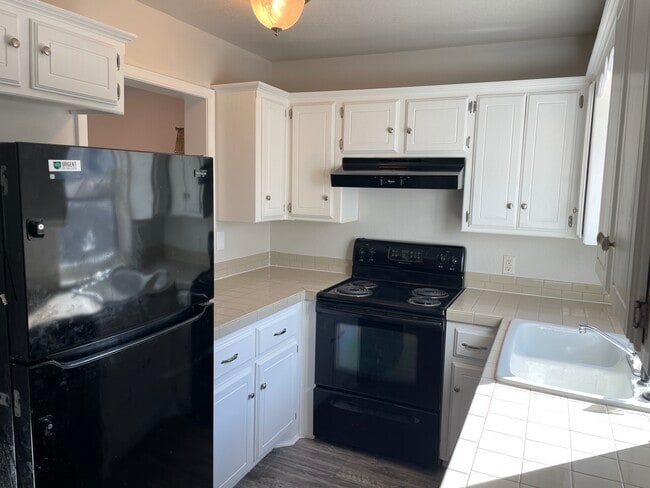 1901 E Lindsey St in Norman, OK - Foto de edificio - Building Photo