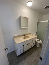 11751 Hart St, Unit 03 in Los Angeles, CA - Foto de edificio - Building Photo