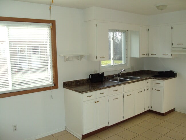 8793 Willoughby Dr in Niagara Falls, ON - Building Photo - Building Photo