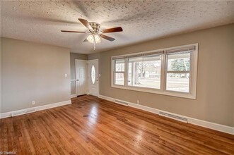 9833 McNeil Rd, Unit 4 in Kernersville, NC - Building Photo - Building Photo