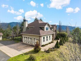 940 Palomino Dr in Grants Pass, OR - Building Photo