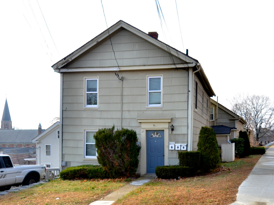 27 Cottage St in Vernon Rockville, CT - Building Photo