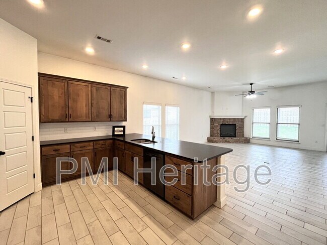 5909 NW Reynolds St in Bentonville, AR - Building Photo - Building Photo