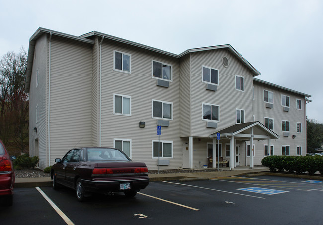 Meadow Creek Retirement Center in Roseburg, OR - Foto de edificio - Building Photo