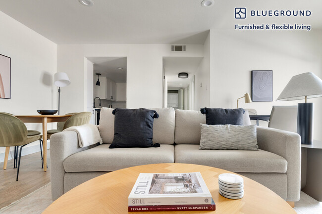 201 E 4th St in Austin, TX - Foto de edificio - Building Photo